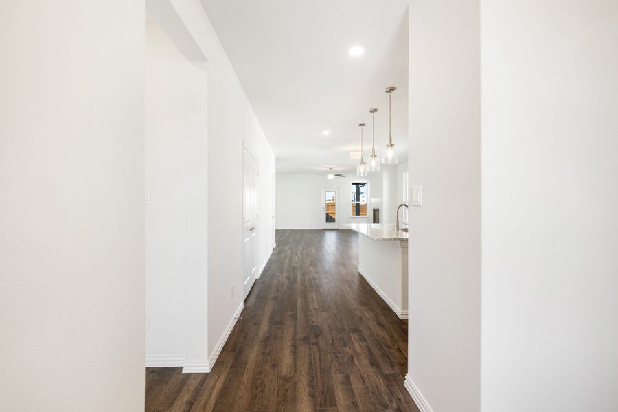 Spacious, unfurnished interior of a new home in Edgewater, Fate (Image 13).