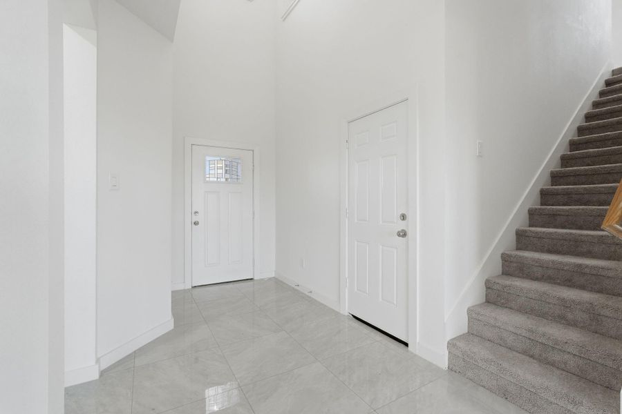 Spacious, unfurnished interior of a new home in , Conroe (Image 38).