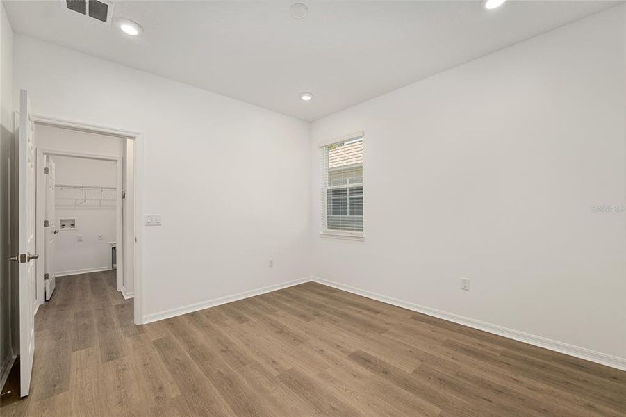 Spacious, unfurnished interior of a new home in , Ocala (Image 20).