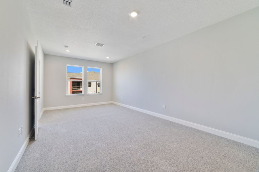 Spacious, unfurnished interior of a new home in Gatherings® of Lake Nona, Orlando (Image 28).