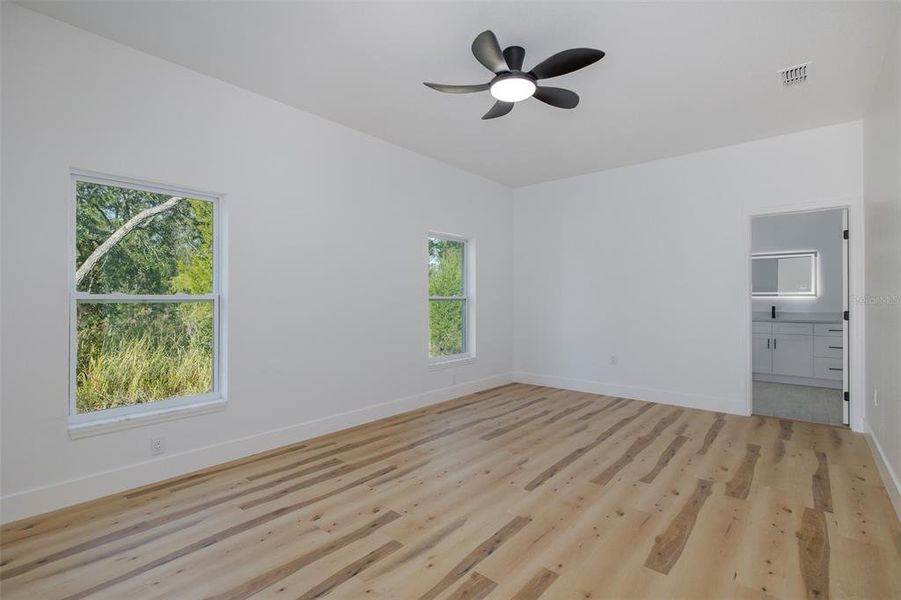 Spacious, unfurnished interior of a new home in , Weeki Wachee (Image 49).