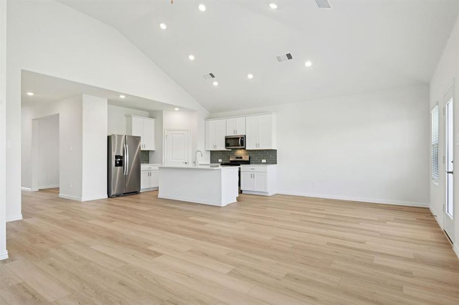 Photo is not of the actual home, but is an inspirational photo of builder’s model home and may depict options, furnishings, and/or decorator features that are not included. Photo is not of the actual home, but is an inspirational photo of builder’s model home and may depict options, furnishings, and/or decorator features that are not included.