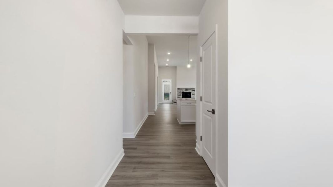 Spacious, unfurnished interior of a new home in Blue Ridge Trail, Fountain Inn (Image 17).