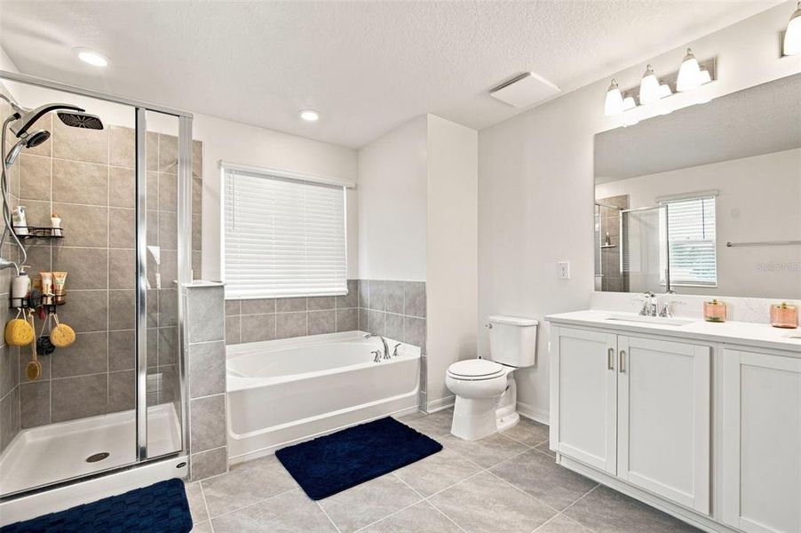 Furnished interior view inside a new home in , Land O' Lakes (Image 10).