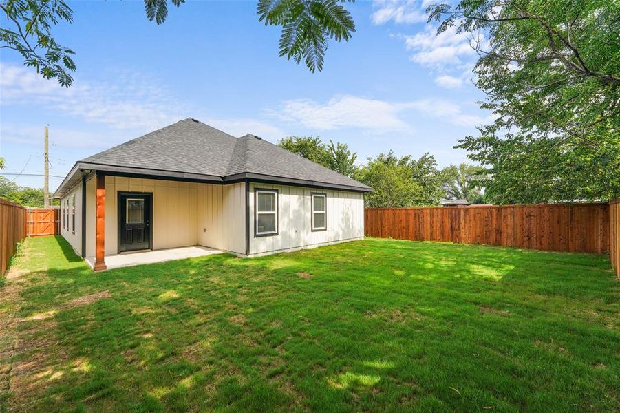 Exterior details and patio area of a home in , Fort Worth (Image 3).