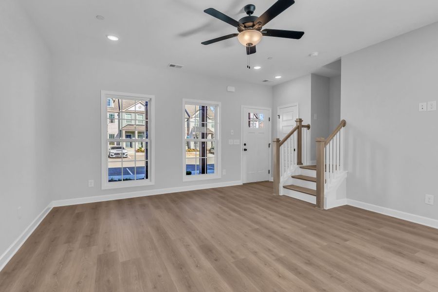 Spacious, unfurnished interior of a new home in Oxford Station, Gallatin (Image 13).