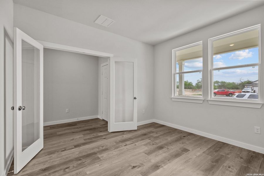 Spacious, unfurnished interior of a new home in Cinco Lakes, San Antonio (Image 35).