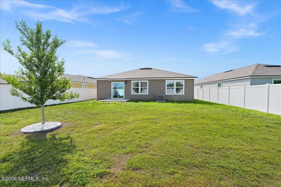 Exterior details and patio area of a home in , Green Cove Springs (Image 4).