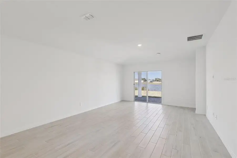 Spacious, unfurnished interior of a new home in Colbert Landings, Palm Coast (Image 10).