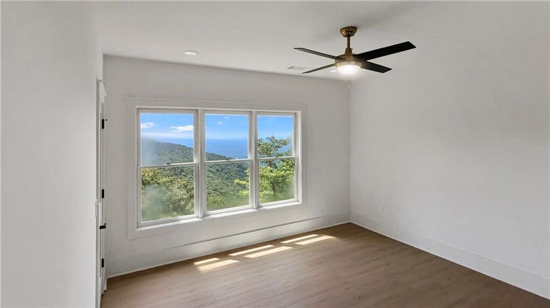 Spacious, unfurnished interior of a new home in , Jasper (Image 23).