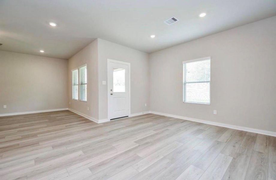 Spacious, unfurnished interior of a new home in Arabella on the Prairie, Richmond (Image 17).
