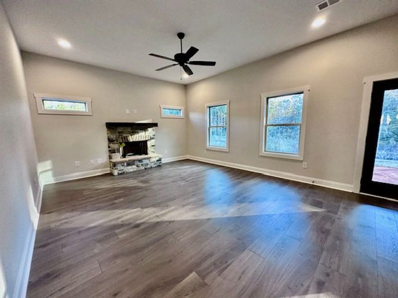 Spacious, unfurnished interior of a new home in Perkins Place, Hogansville (Image 16).