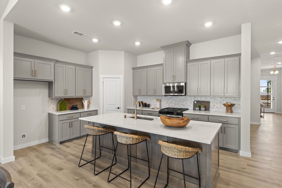 Furnished interior view inside a new home in Willow Grove, Melissa (Image 7).