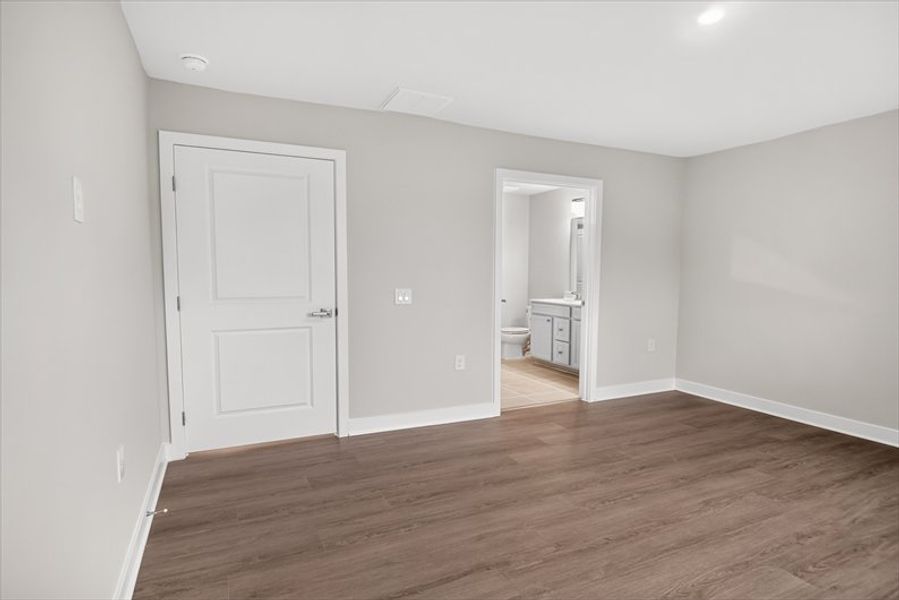 Spacious, unfurnished interior of a new home in Arden Woods, Greenville (Image 14).