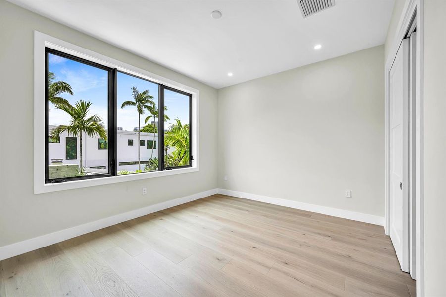 445 NE 11TH AVE-54 445 NE 11TH AVE-54