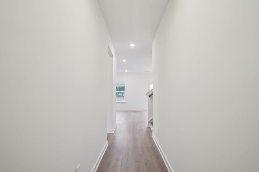 Spacious, unfurnished interior of a new home in River Ridge, Clarksville (Image 9).