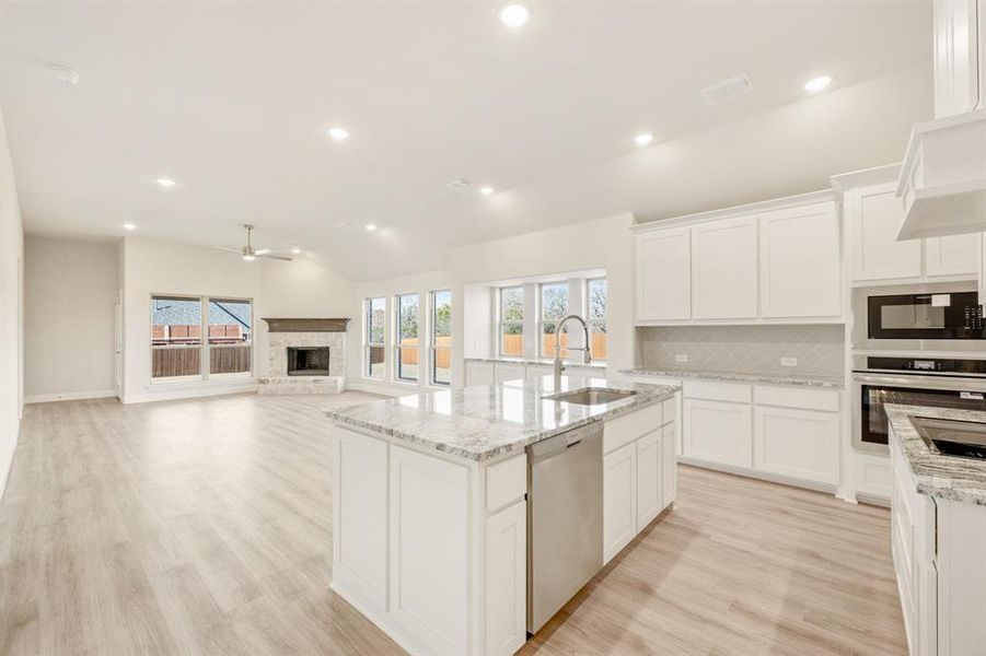 Furnished interior view inside a new home in El Dorado, Granbury (Image 9).