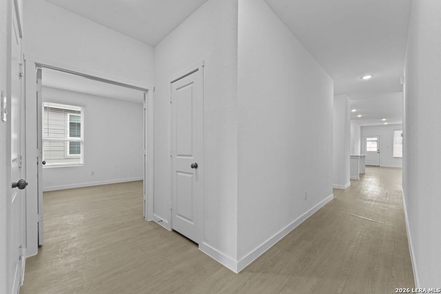 Spacious, unfurnished interior of a new home in Sky Ranch, New Braunfels (Image 24).