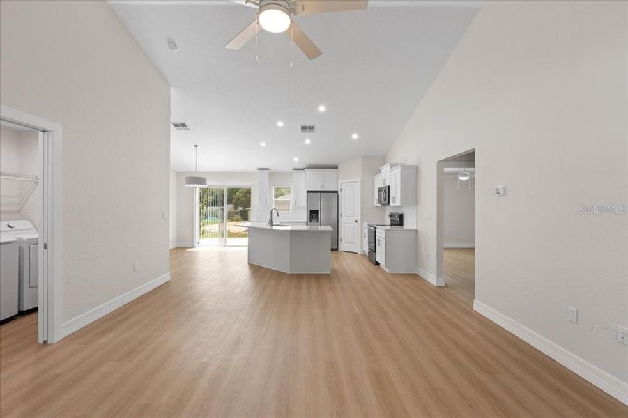 Spacious, unfurnished interior of a new home in , Citrus Springs (Image 33).