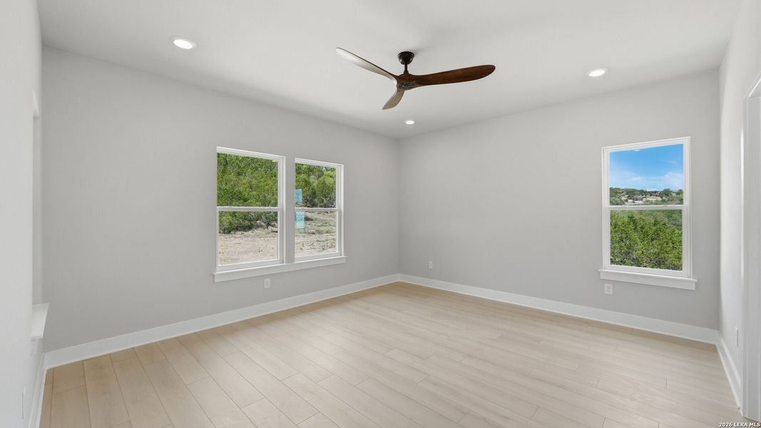 Spacious, unfurnished interior of a new home in , Canyon Lake (Image 42).
