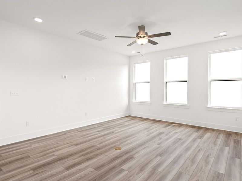 Spacious, unfurnished interior of a new home in Benders Cove, Mount Juliet (Image 26).