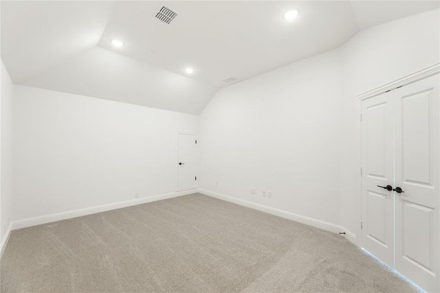 Spacious, unfurnished interior of a new home in Glenbrook, Red Oak (Image 37).