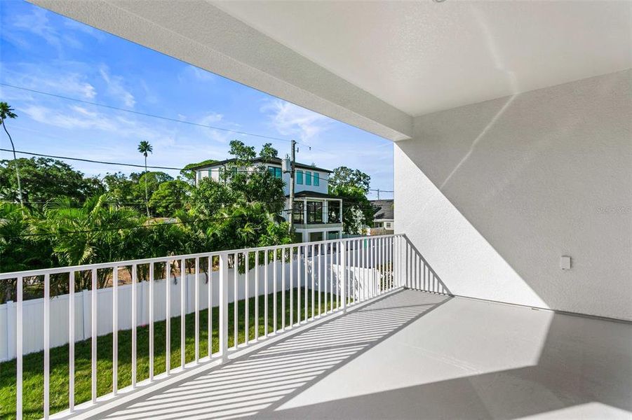 Exterior details and patio area of a home in , St. Petersburg (Image 4).