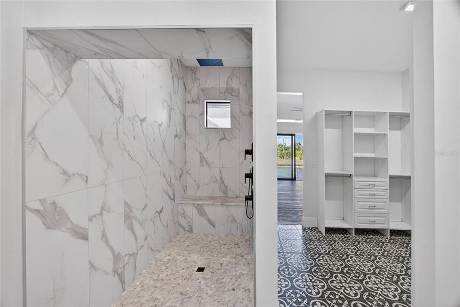 Spacious, unfurnished interior of a new home in , Port Charlotte (Image 15).