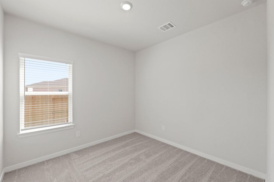 Spacious, unfurnished interior of a new home in River Ranch Trails, Dayton (Image 15).