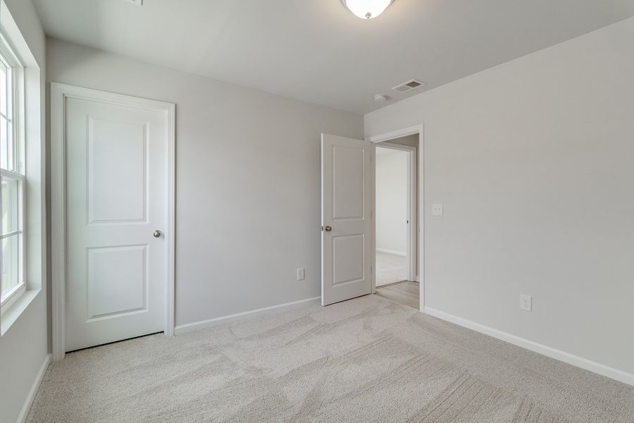 Spacious, unfurnished interior of a new home in Winston Point, Gilbert (Image 32).