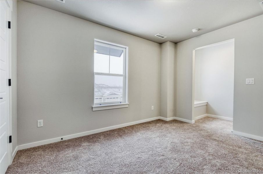Spacious, unfurnished interior of a new home in Sterling Ranch Homestead, Colorado Springs (Image 23).