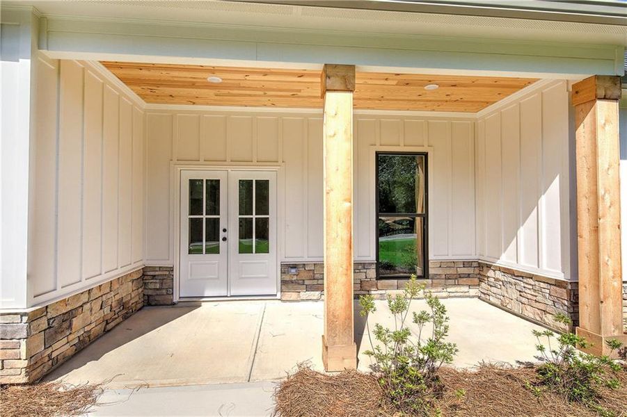 Exterior details and patio area of a home in , Dallas (Image 3).