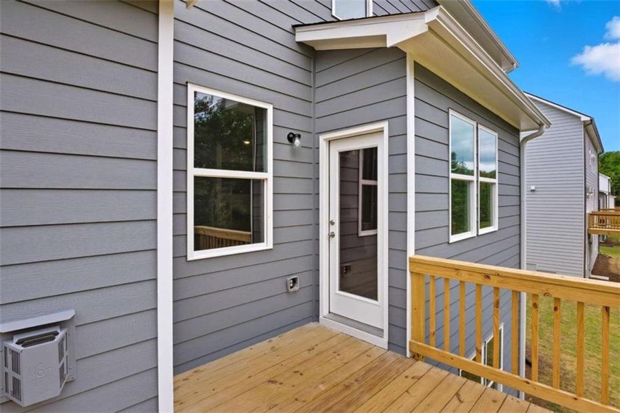 Exterior details and patio area of a home in Creekside Landing, Dallas (Image 3).