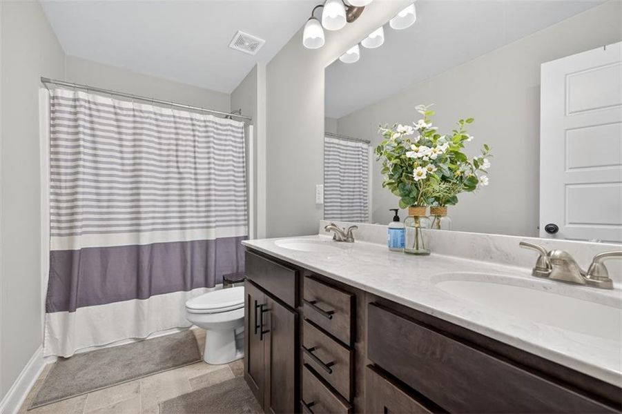 Furnished interior view inside a new home in Calgary Downs, Winder (Image 37). Furnished interior view inside a new home in Calgary Downs, Winder (Image 37).