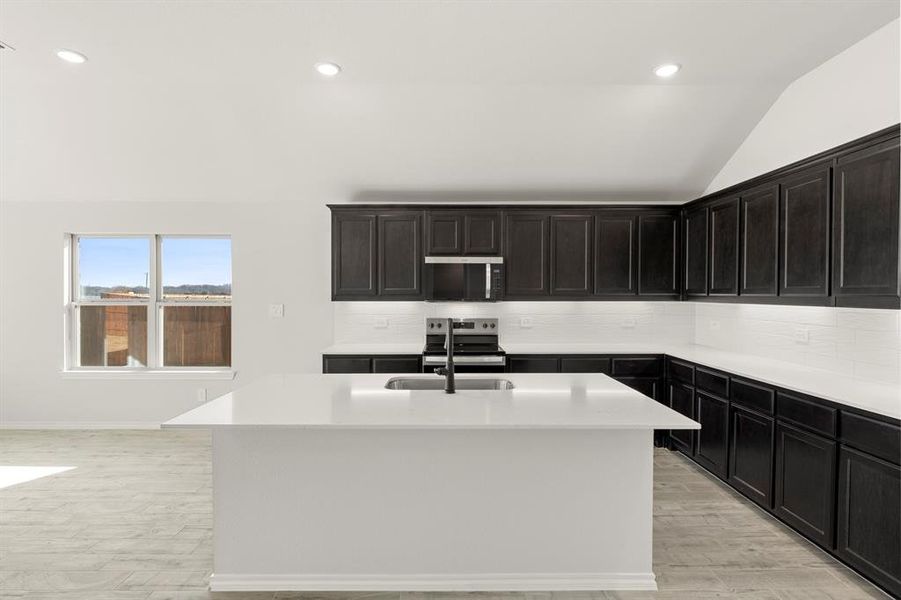 12. 7704 Kingfisher - Kitchen