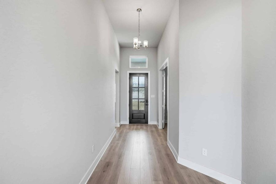 Spacious, unfurnished interior of a new home in Esperanza, Boerne (Image 20).