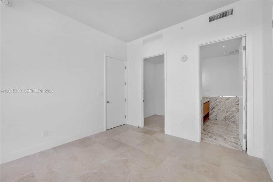 Spacious, unfurnished interior of a new home in , Miami (Image 70).