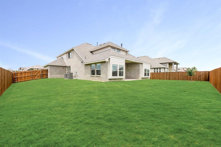 Front exterior of a new home in Homestead at Daniel Farms Phase 2, DeSoto, TX, highlighting curb appeal (Image 25). Front exterior of a new home in Homestead at Daniel Farms Phase 2, DeSoto, TX, highlighting curb appeal (Image 25).