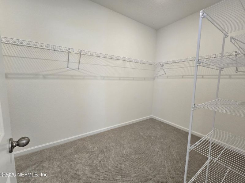 Spacious, unfurnished interior of a new home in Hyland Trail, Green Cove Springs (Image 24).