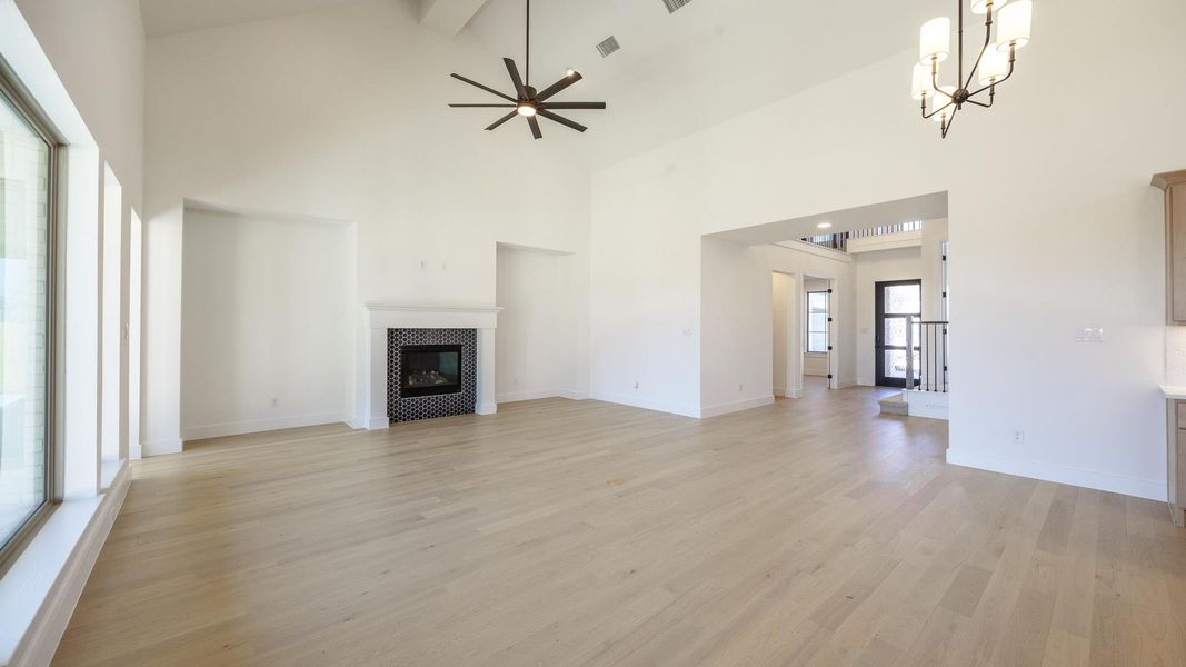 Spacious, unfurnished interior of a new home in Santa Rita Ranch - Eldorado, Liberty Hill (Image 12).