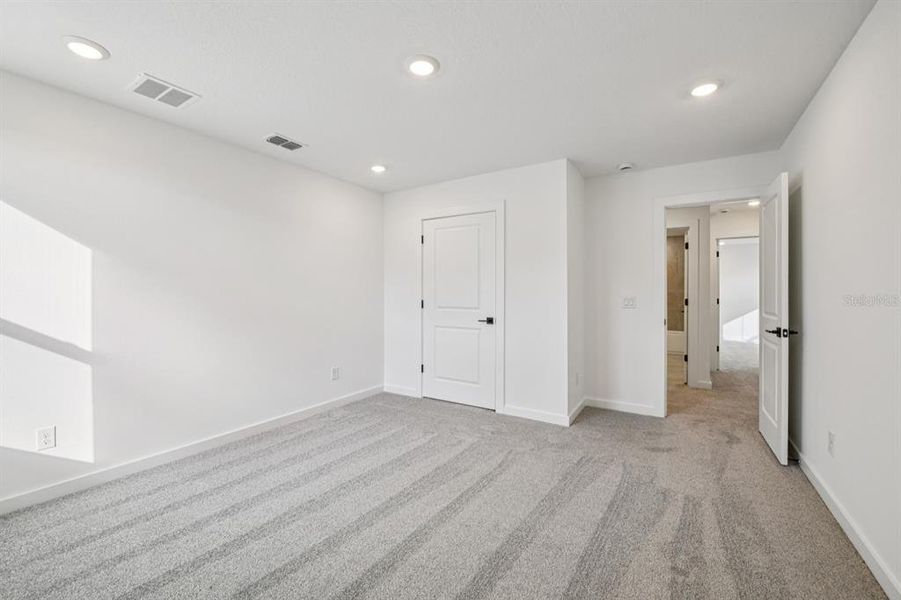 Spacious, unfurnished interior of a new home in Northlake Traditional, Winter Garden (Image 40). Spacious, unfurnished interior of a new home in Northlake Traditional, Winter Garden (Image 40).