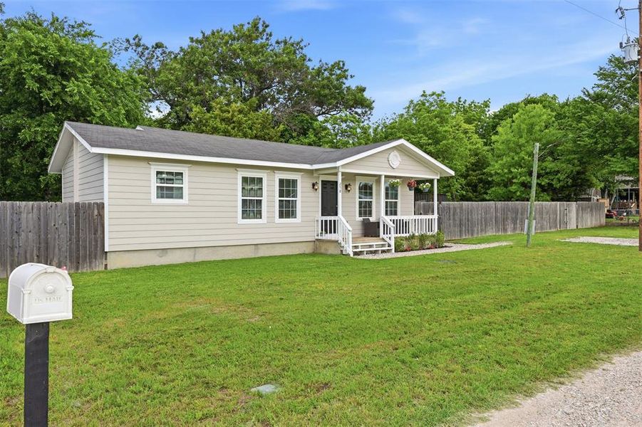 Exterior details and patio area of a home in , Azle (Image 26).
