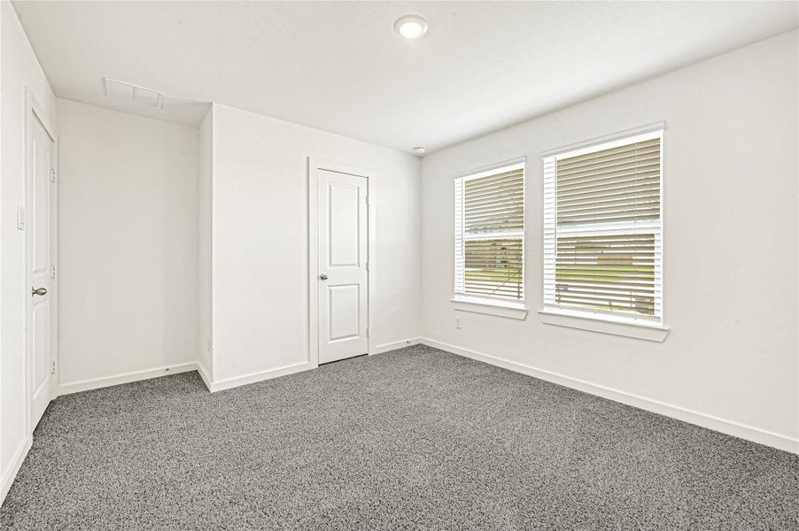 Spacious, unfurnished interior of a new home in Holly Ridge, Rosenberg (Image 25).