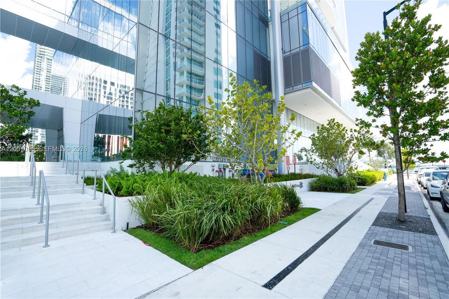 Condo located in Miami, FL showcasing its design and architecture (Image 30). Condo located in Miami, FL showcasing its design and architecture (Image 30).