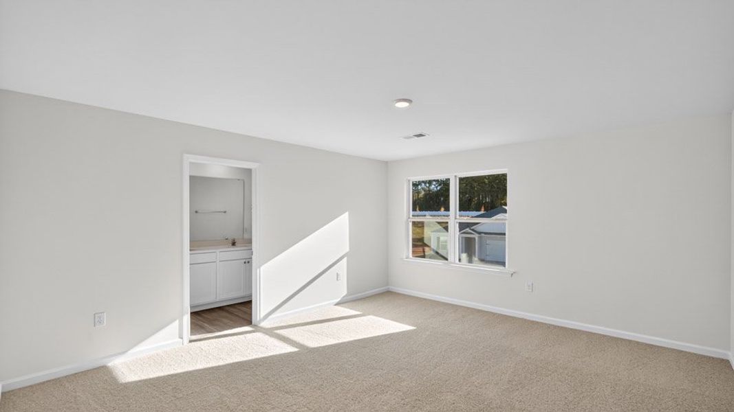 Spacious, unfurnished interior of a new home in Willow Mill, Thomasville (Image 22).