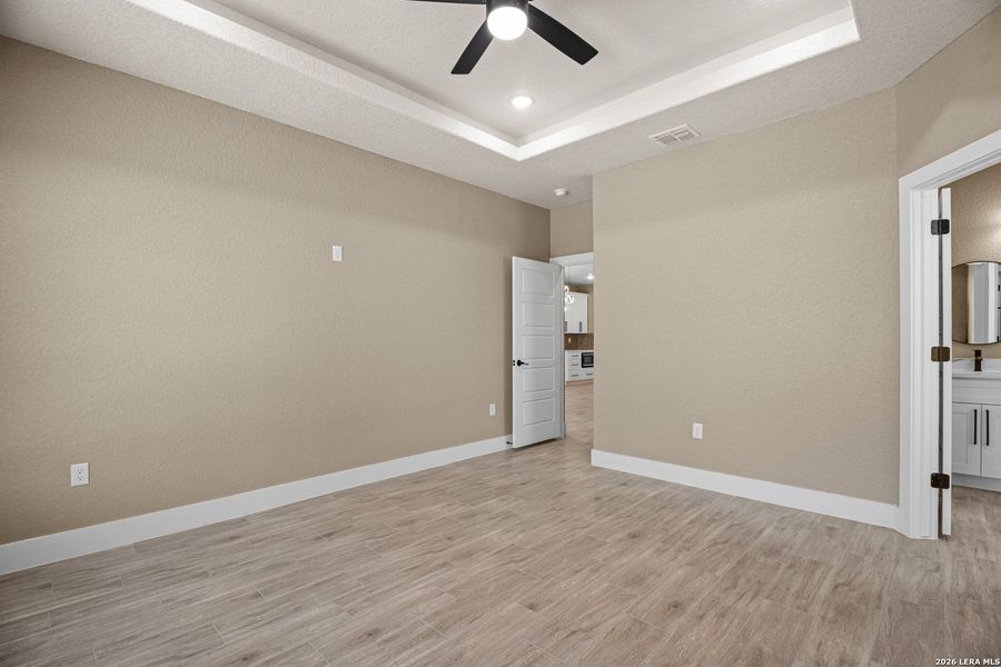 Spacious, unfurnished interior of a new home in , Atascosa (Image 21).