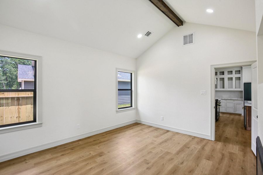 Spacious, unfurnished interior of a new home in , Willis (Image 20).