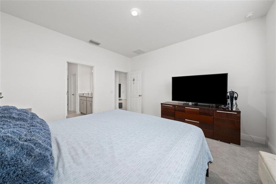 Furnished interior view inside a new home in , Groveland (Image 23).