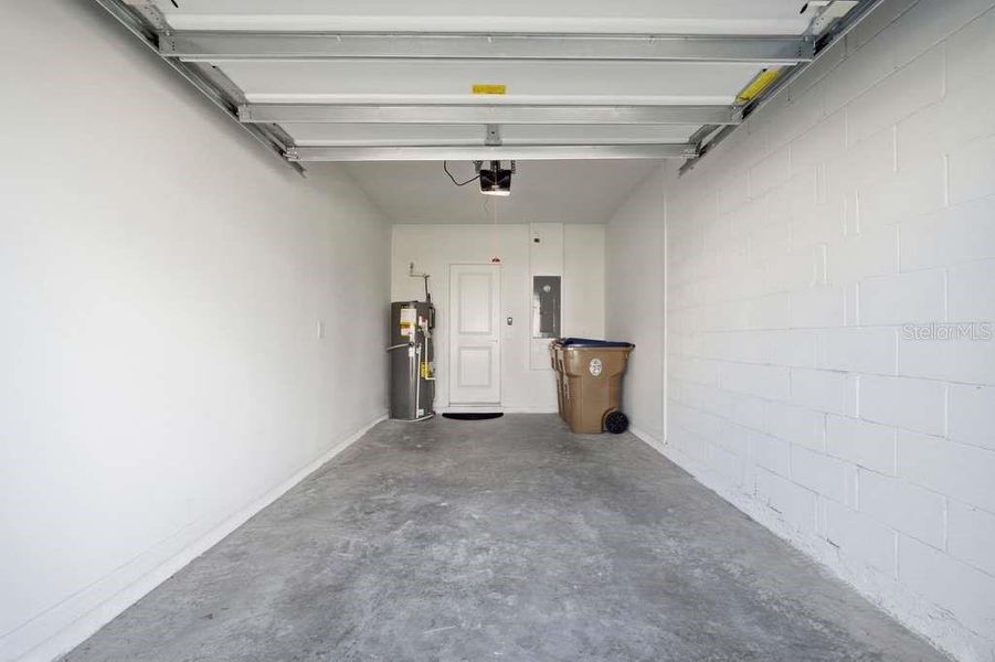Spacious, unfurnished interior of a new home in , Davenport (Image 12).