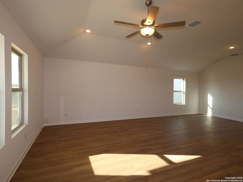 Spacious, unfurnished interior of a new home in Paloma Park, Converse (Image 27). Spacious, unfurnished interior of a new home in Paloma Park, Converse (Image 27).